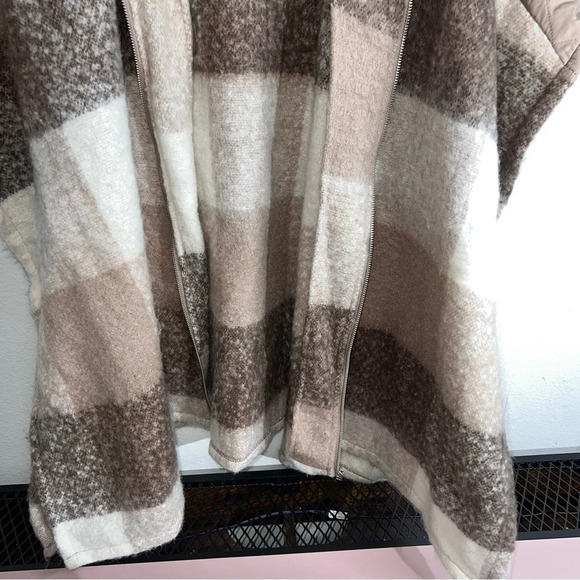 NWT Time & Tru Brown plaid poncho size L-XL Hooded Cozy 30% Recycled Fibers - Picture 2 of 16